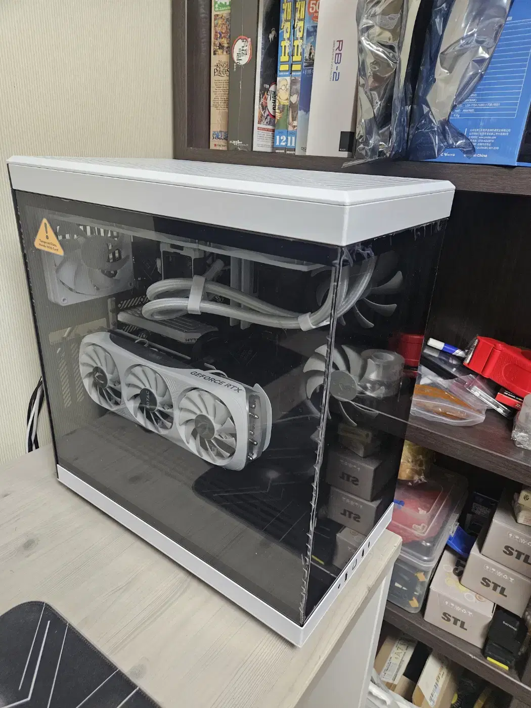 (화이트)라이젠9800X3D 램32G 1테라 4080 SUPER 수냉!~